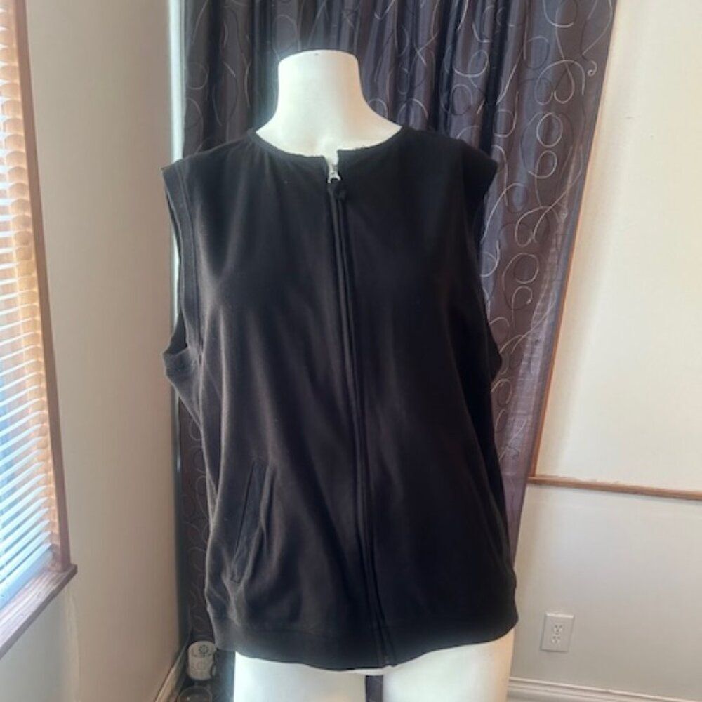 IZOD Black Fleece frontโzip & pockets sleeveless vest, size XL
